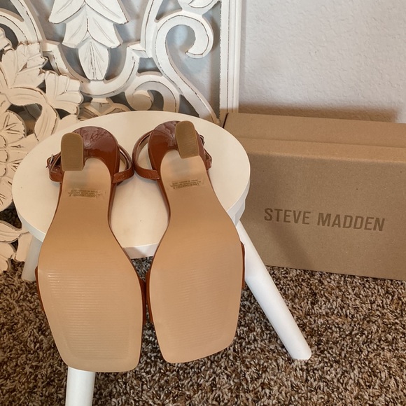 Lange Sandal Heel in cognac brown
STEVE MADDEN size 8 women BRAND NEW in box ✨ - Picture 9 of 10